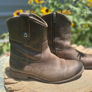 Frye Women’s Melissa Button Short Ankle Boot